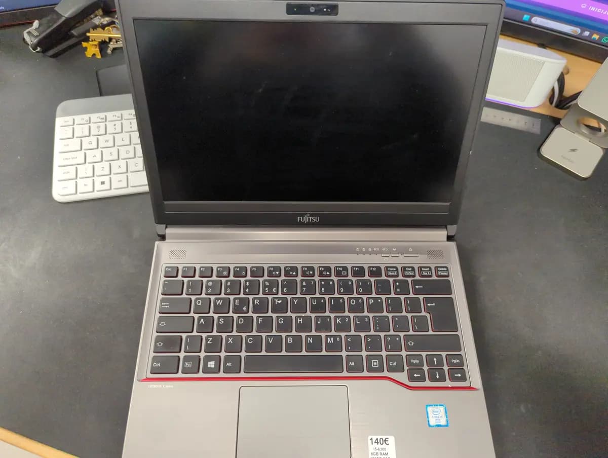 Nes. Kompiuteris Fujitsu E736 14inch