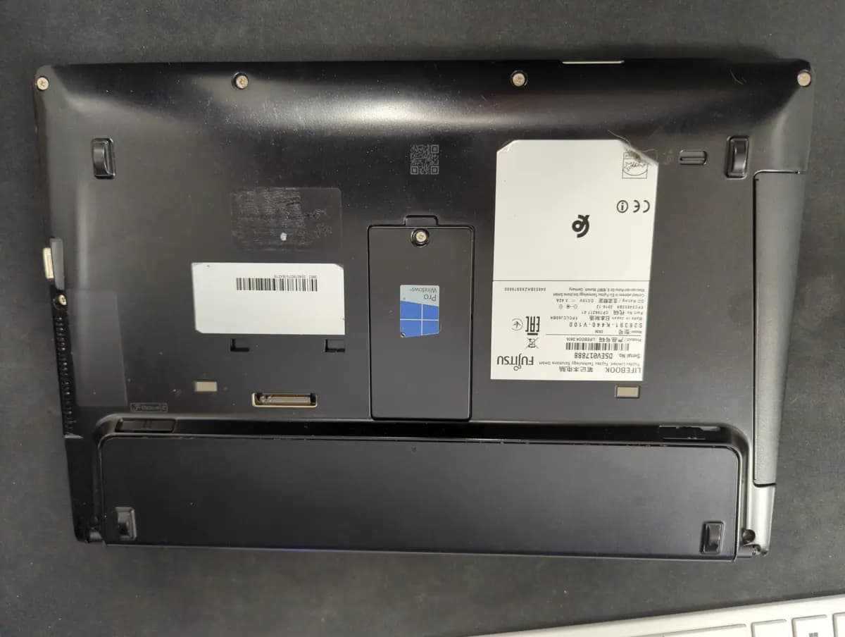 Nes. Kompiouteris Fujitsu Lifebook s936