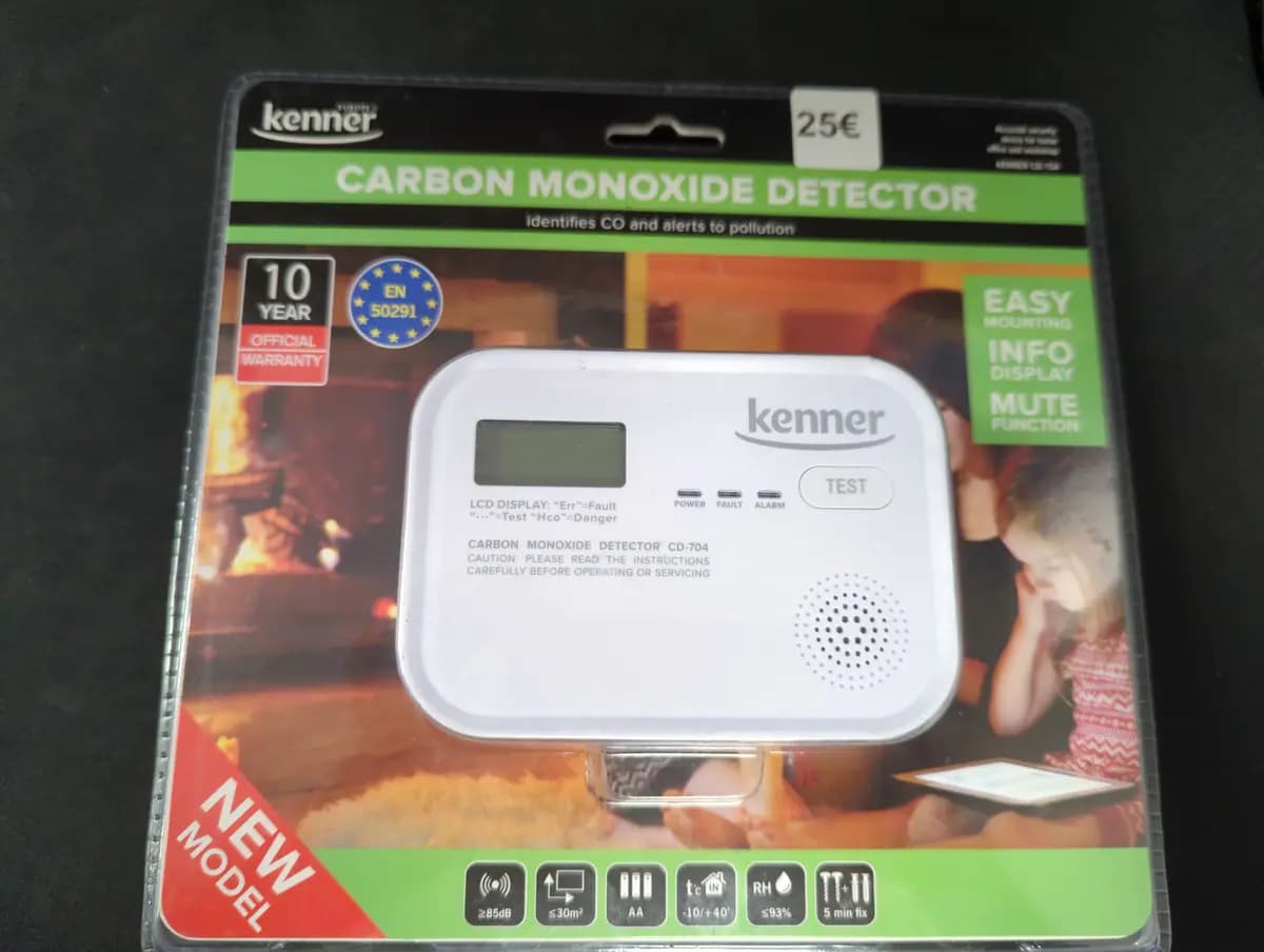 Carbon monoxide (CO) sensor, with display