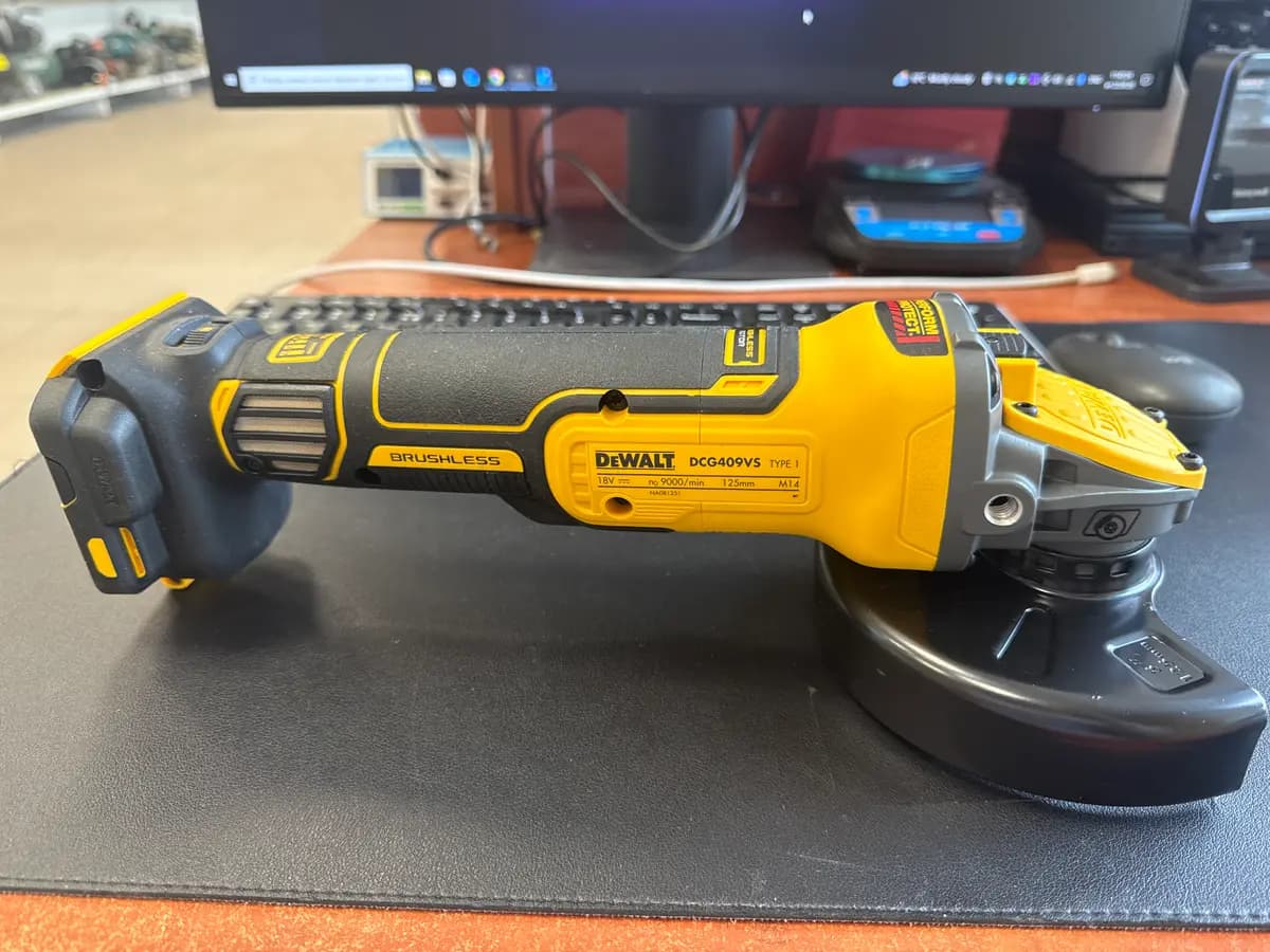 belaidis kampinis šlifuoklis DeWalt 18v